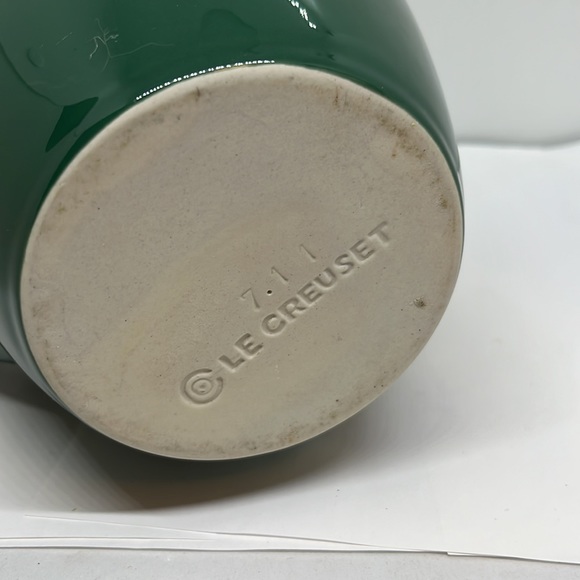 Le Creuset 80oz Dark Green Pitcher, Cream Interior - Picture 4 of 6